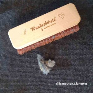brosse anti-bouloche wunderbürste