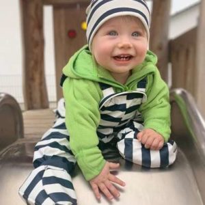 BMS-salopette-bebe-ciré-impermeable-avec-pieds-integres-rayures-marine