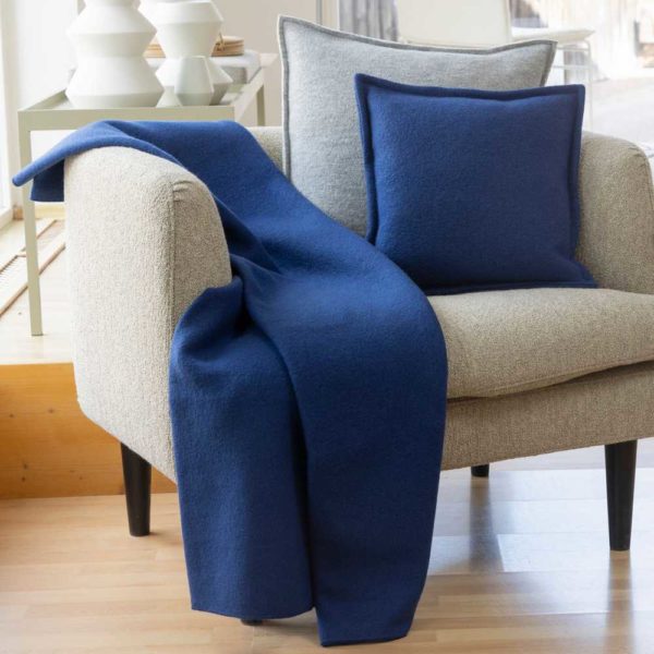 Grande Couverture DISANA laine mérinos bouillie bio DISANA LIVING pour la maison bleu marine